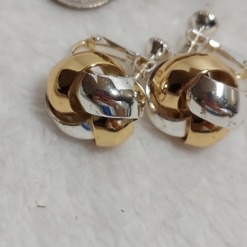 Mixed Silver and Goldtone Metal small non pierced earrings lot‎ of two - Picture 5 of 7